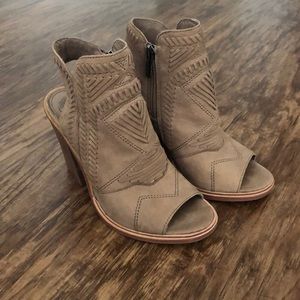 BRAND NEW! Vince Camuto Heels!